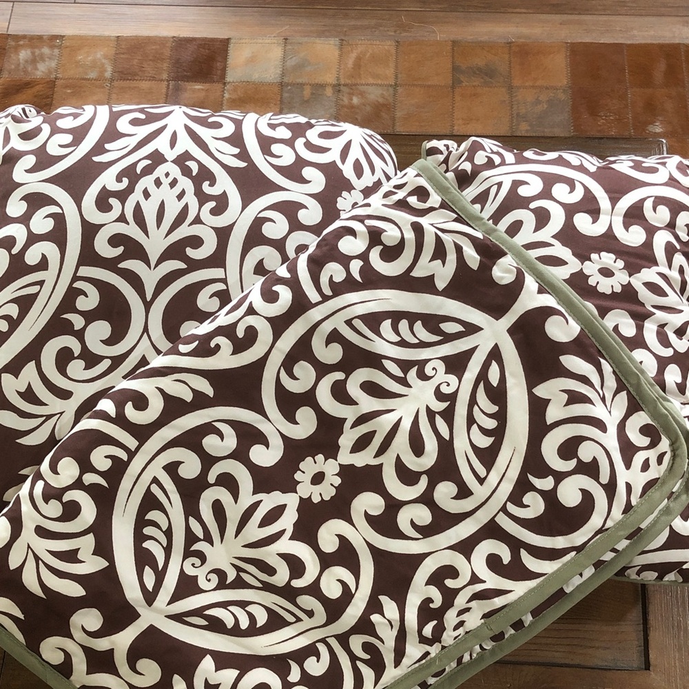 4 piece Decorative Brown,Cream, and Olive Scroll Pattern Pillows and shams